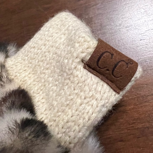 CC Leopard Convertible Mittens - Picture 6 of 7
